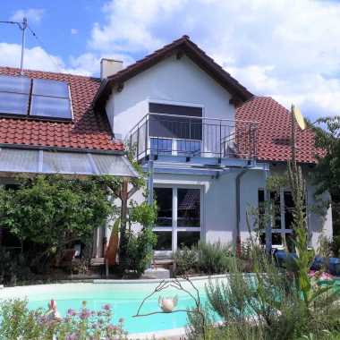 01.1-Stahlbalkonanbau-in-Gartenanlage