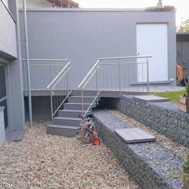 07.1-Stahlpodest-brücke-in-Gartenanlage