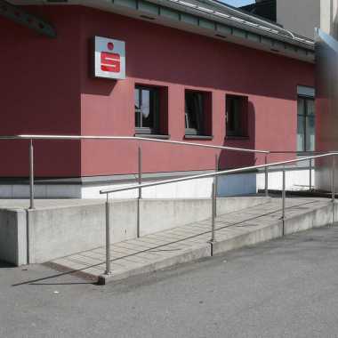 13.-VA-Rundrohr-mit-Pfosten