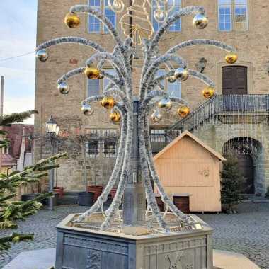 08.1-Brunnenschmuck-weihnachtlich