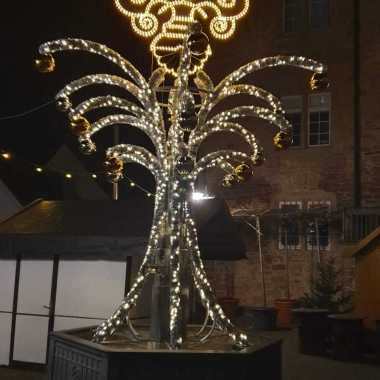 08.2-Brunnenschmuck-weihnachtlich